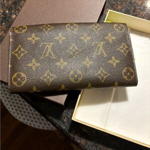 Louis V traditional brown wallet. 10 years old but barely used.